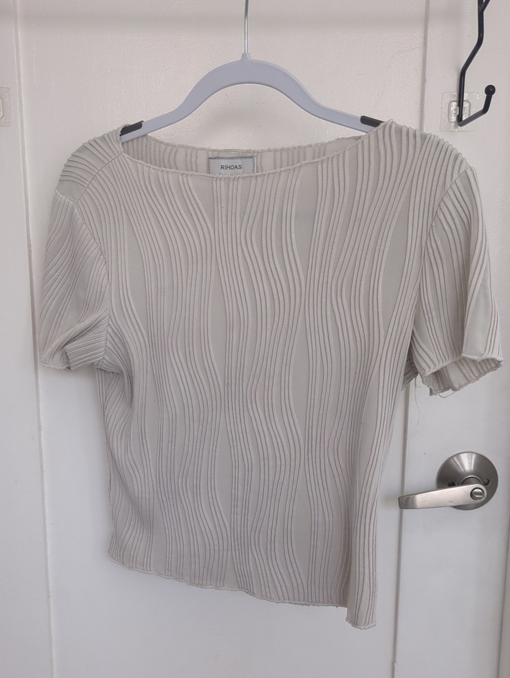 RIHOAS Ivory Wavy-Textured Short Sleeve Top